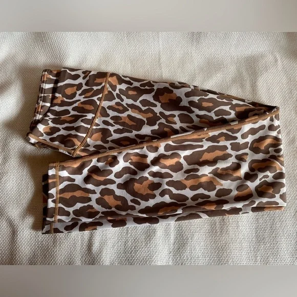 Yelete Activewear too and leggings - Picture 5 of 9